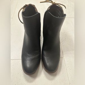 Korks Women’s booties Sz 8